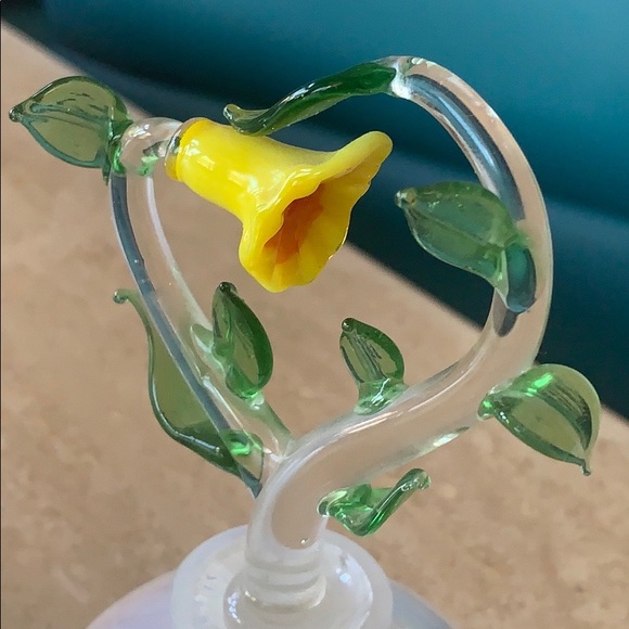 Hand blown glass Perfume Jar w lid as a flower - Picture 8 of 8